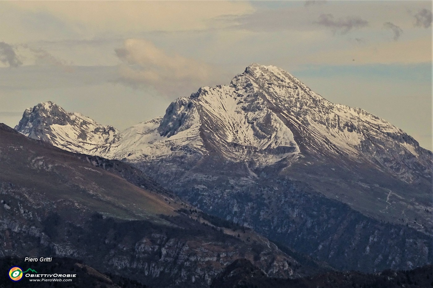 72 Zoom in Arera con Corna Piana.JPG